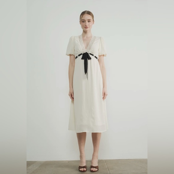 Aaron & amber V Neck Lace Insert Midi Dress
with Bow - Picture 8 of 12